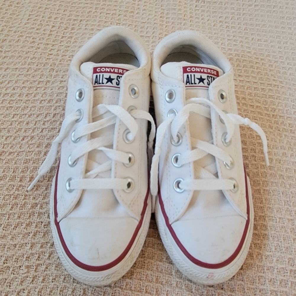 Converse White Chuck Taylor All-Star Sneakers Classic Design